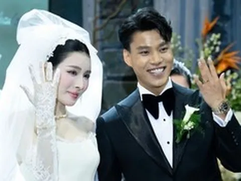 Cô dâu Bích Hạnh của cầu thủ Văn Thanh công khai con riêng tại đám cưới