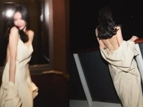 Song Hye Kyo lả lơi khoe lưng trần sexy hết cỡ