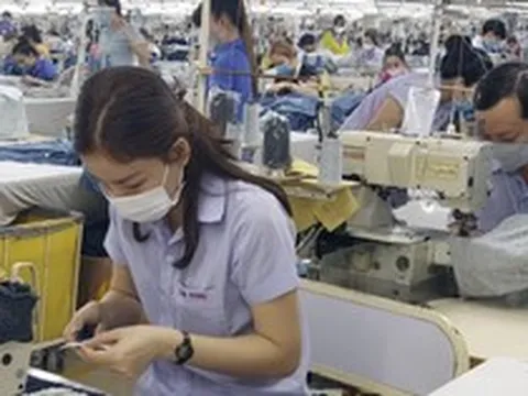 NÓNG: Công đoàn đề xuất 2 phương án tăng lương tối thiểu vùng từ ngày 1-1-2027