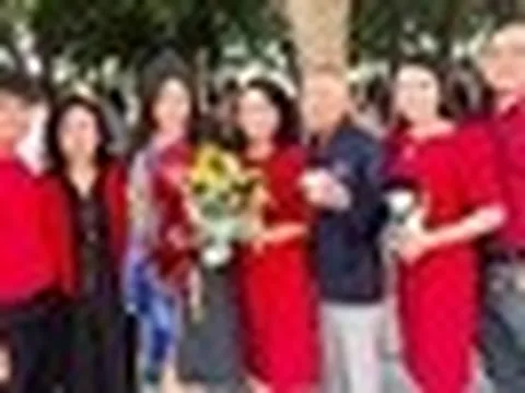 Con gái NSƯT Ngọc Huyền tốt nghiệp đại học ở Mỹ, danh ca Thanh Tuyền cũng có mặt