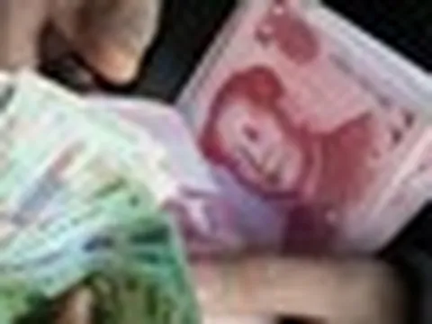 Hết cảnh người Việt phải đổi cả xấp ngoại tệ để đi du lịch tại nhiều nước