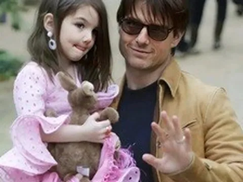 Chưa từng quên chu cấp tài chính cho con gái dù chỉ 1 ngày nhưng Tom Cruise vẫn mãi là người cha thất bại