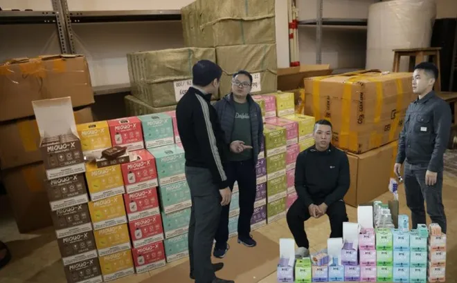 Khám xét khẩn cấp 4 kho hàng trong chuyên án đặc biệt lớn, bắt 'trùm' cầm đầu Nguyễn Tuấn Anh SN 1993