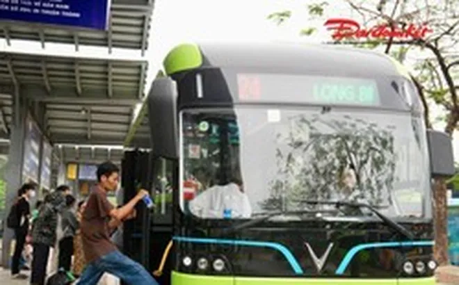 Hà Nội bổ sung 53 xe buýt điện, nâng chất lượng phục vụ trên 3 tuyến