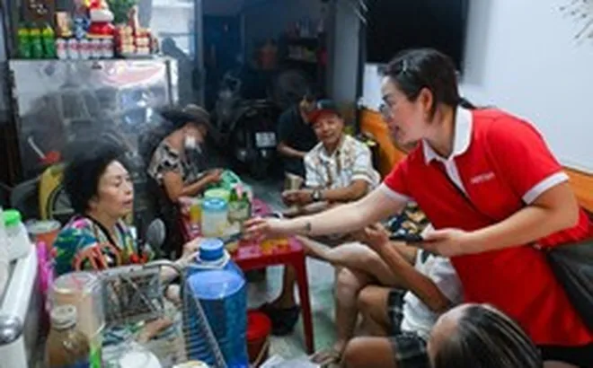 Hành trình vượt nắng, thắng mưa, gõ cửa từng nhà xác thực thuê bao di động