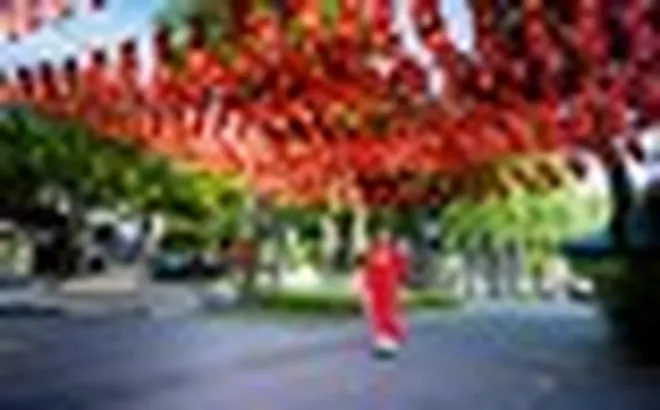 Đi dưới cờ hoa khắp phố những ngày nghỉ lễ Quốc khánh 2/9